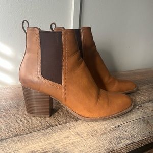 LOFT size 8 Chelsea Boots. block heel booties. Two-tone brown, 3” heel